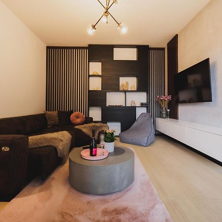 Rose Luxury Apartment & 24H Self Check-In With Private Parking Bańska Bystrzyca Zewnętrze zdjęcie
