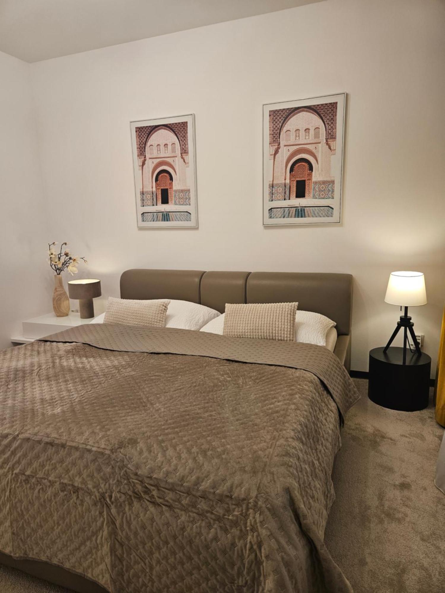 Rose Luxury Apartment & 24H Self Check-In With Private Parking Bańska Bystrzyca Zewnętrze zdjęcie