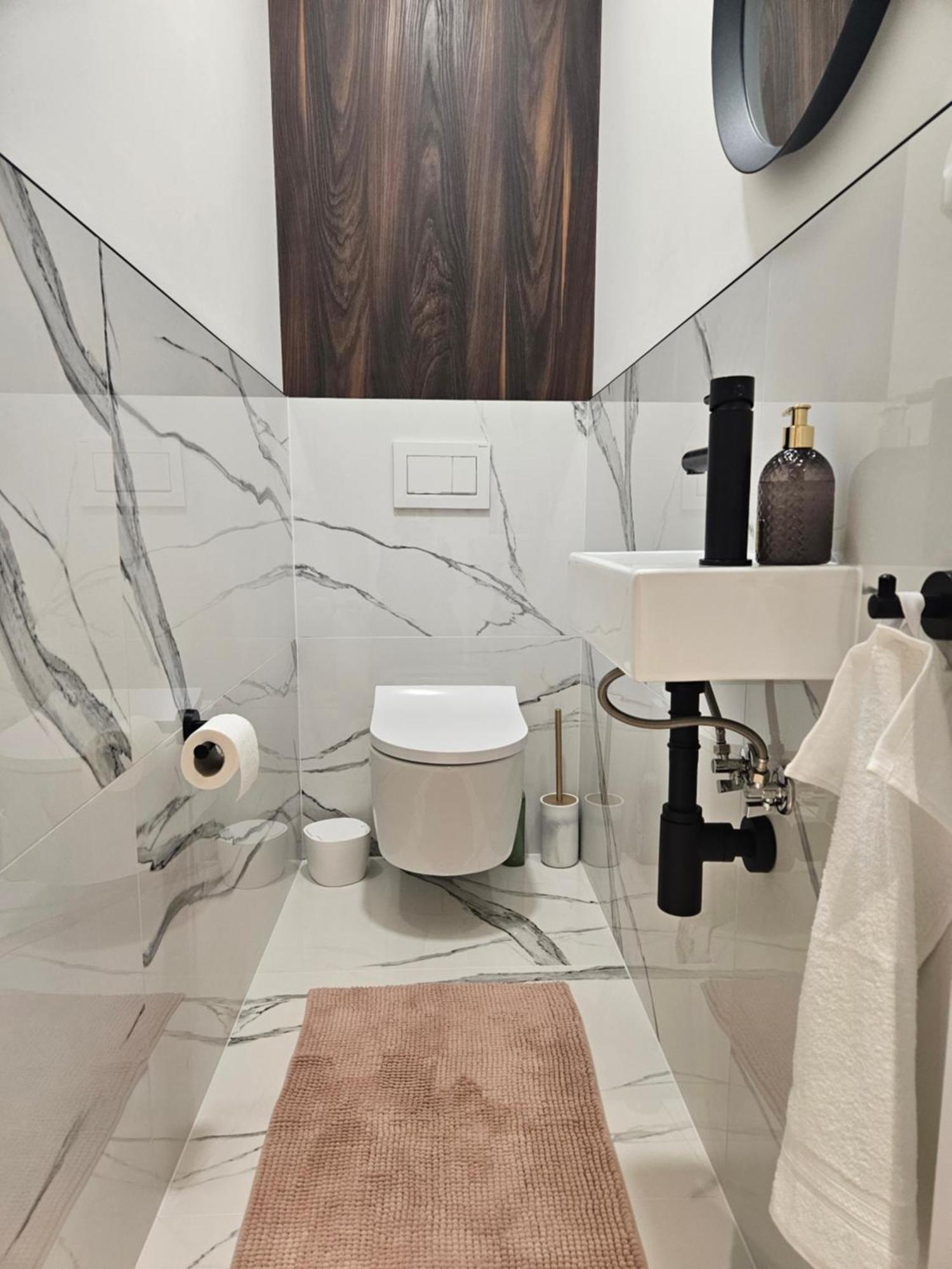 Rose Luxury Apartment & 24H Self Check-In With Private Parking Bańska Bystrzyca Zewnętrze zdjęcie